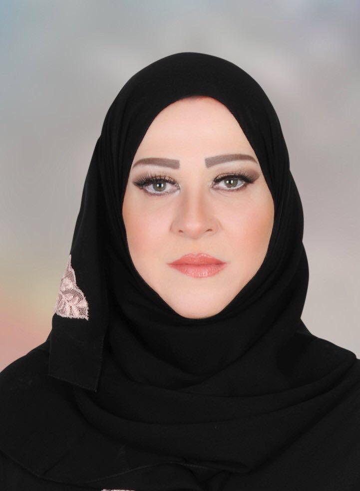 صورة المؤلف هلا السعيد